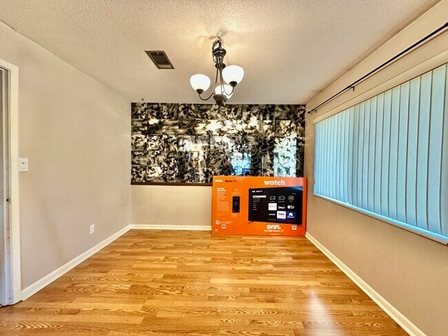 Photo - 281 S Lorraine Dr