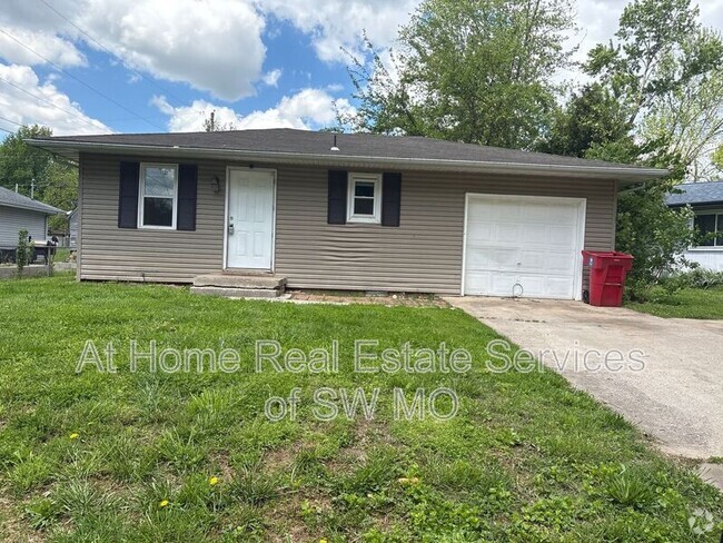 Building Photo - 1125 S Lone Pine Ave Rental