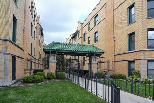 Building Photo - 2336 N Spaulding Ave Rental
