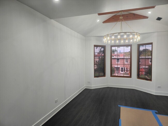 Photo - 243 W Swann St