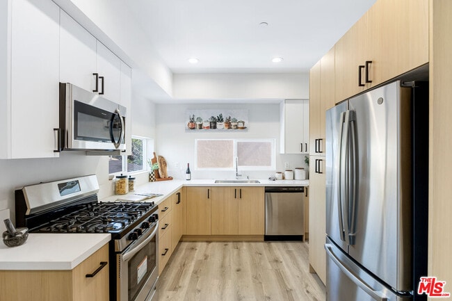 Photo - 220 N Coronado St