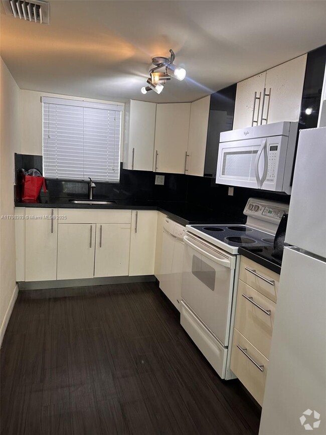 Building Photo - 30 NW 87th Ave Unit C225 Rental
