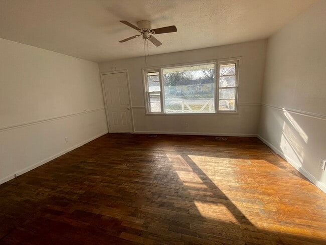 Photo - Super Cute 3 bedroom 1 bathroom Home Available NOW!!