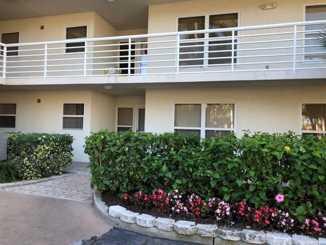 Building Photo - 6085 Bahia Del Mar Cir Unit 170 Rental