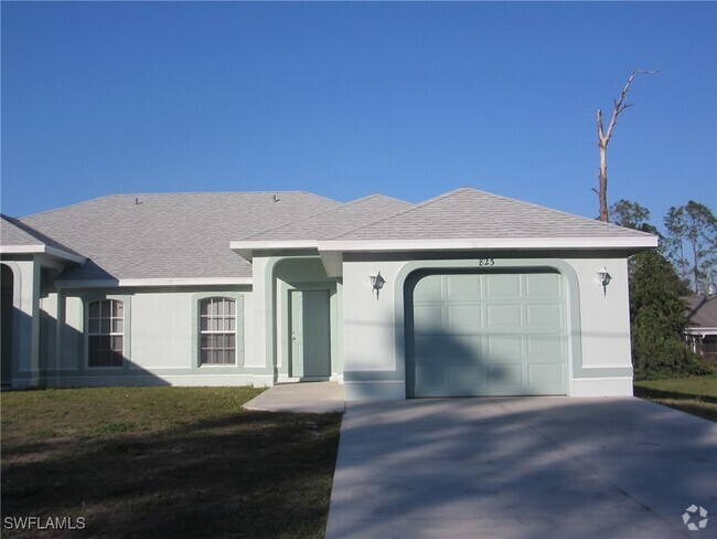 Building Photo - 823 Meadow Rd Rental