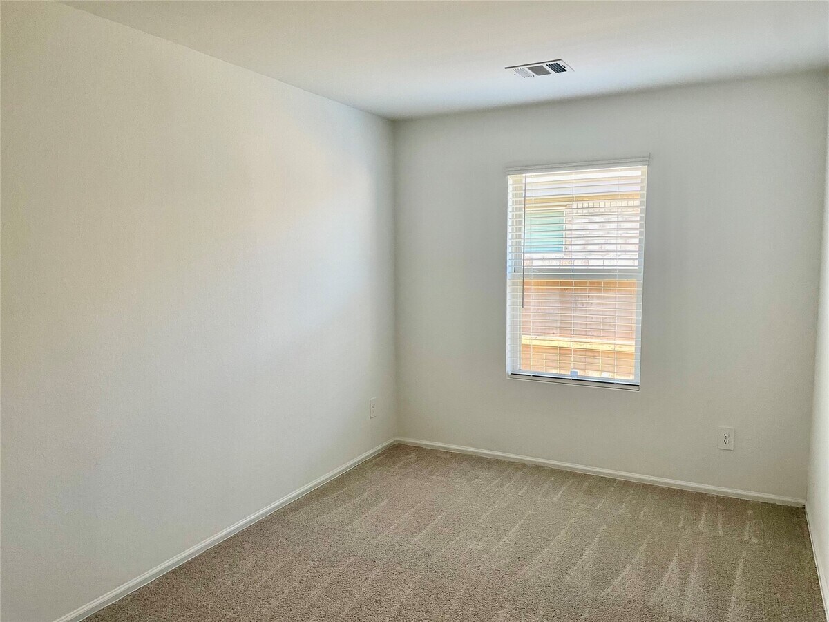 Photo - 221 Crystal Bay Ln