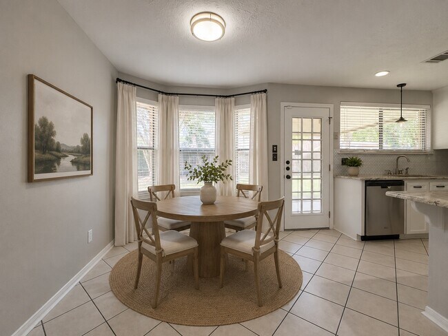 Photo - 1206 Park Knoll Ln