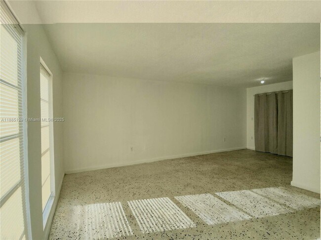 Photo - 921 SW 7th St Unidad 5