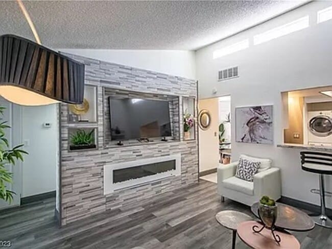 Photo - 1 YEAR LEASE FURNISHED OR UNFURNISHED, SHO...