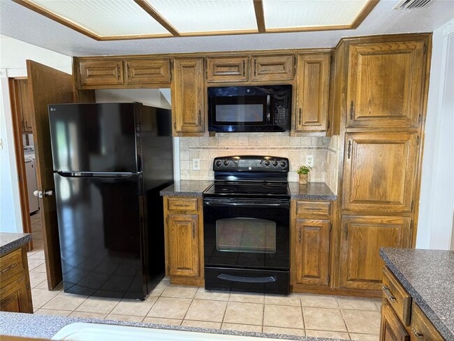 Photo - 331 Live Oak Dr