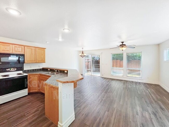 Photo - 2152 S Dorothy Ave