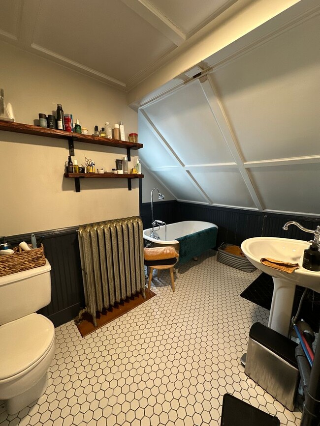 Photo - 147- 149 Veazie Unidad 147 Veazie