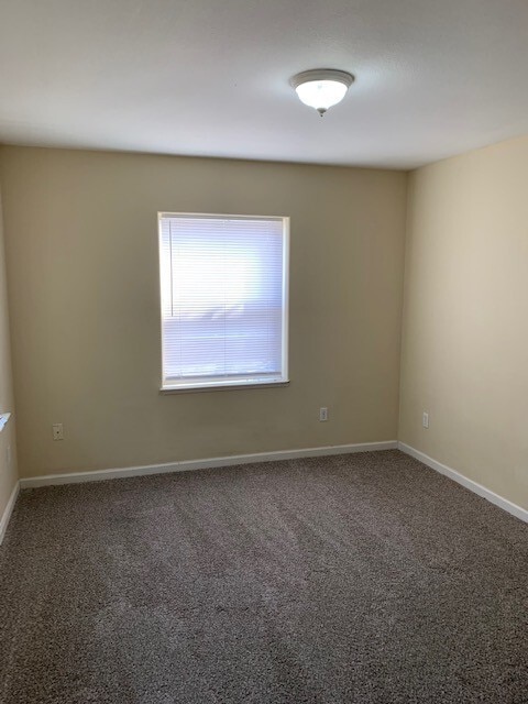 Spacious 2 Bedroom Upstairs Condo - Spacious 2 Bedroom Upstairs Condo