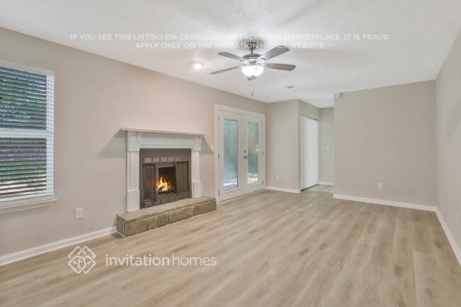 Photo - 690 Greenhedge Dr