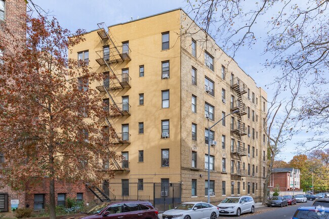 Photo - 83-74 Talbot St