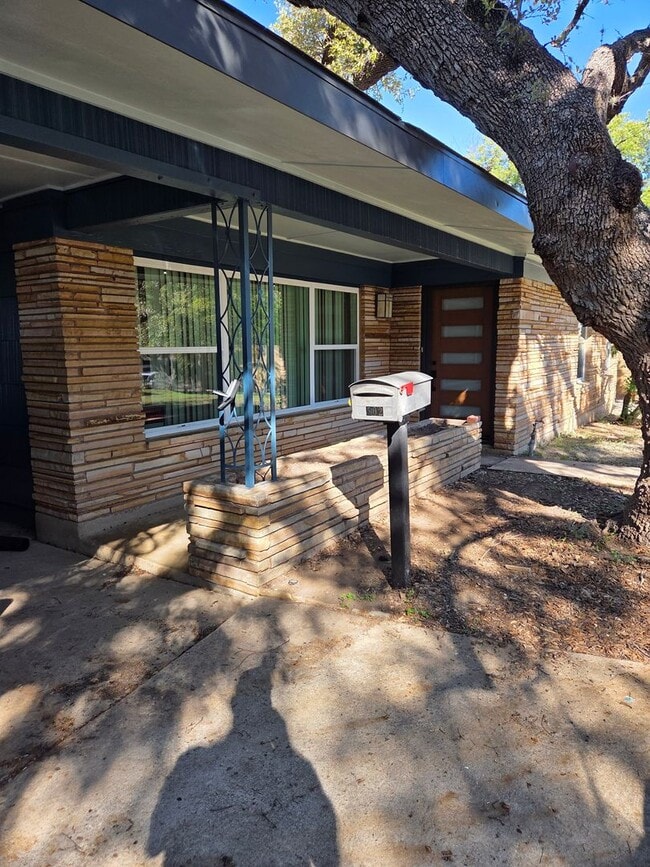 Photo - Travis Heights