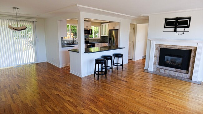 Photo - 4Bd/2.5Ba Edmonds House