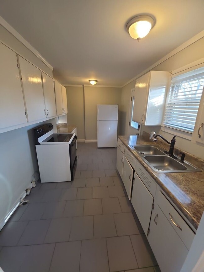 Photo - 3-Bedroom Single-Family Home Near TTU with Hardwood Floors and Carport