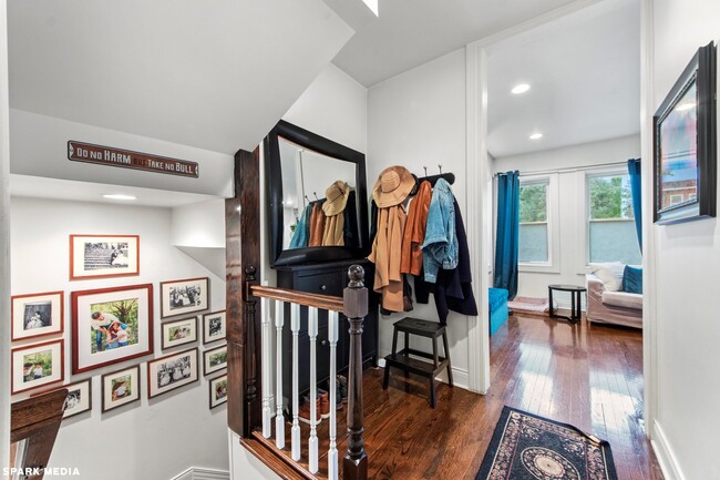 Photo - 1621 N McVicker Ave Unit 2