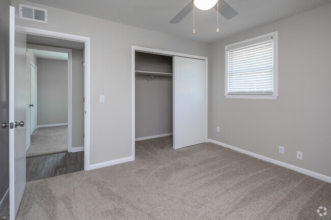 2BR, 1BA - 900SF - Bedroom - Retreat at Hermitage