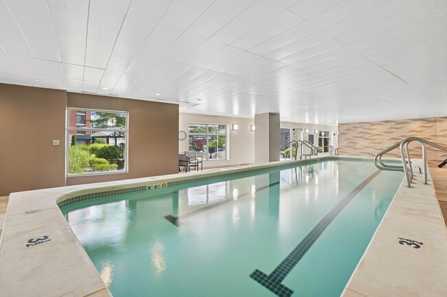 Center Place - Pool