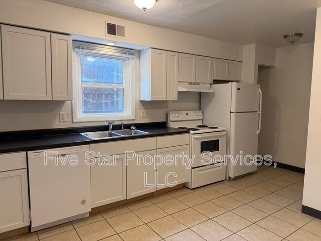 Photo - Lake Shore Apartments