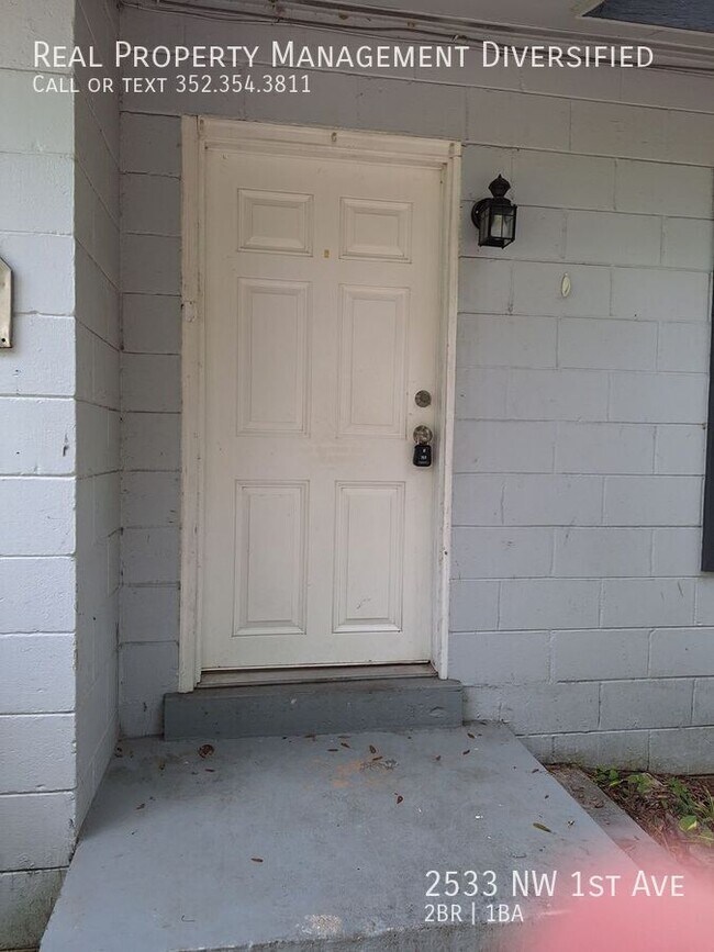 Building Photo - 2533 NW 1st Ave Rental