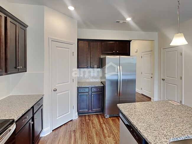 Photo - 1353 Lomond Dr