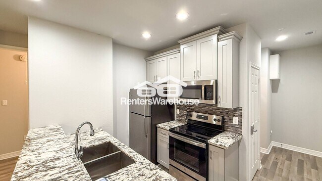 Photo - 7823 Gladstone St