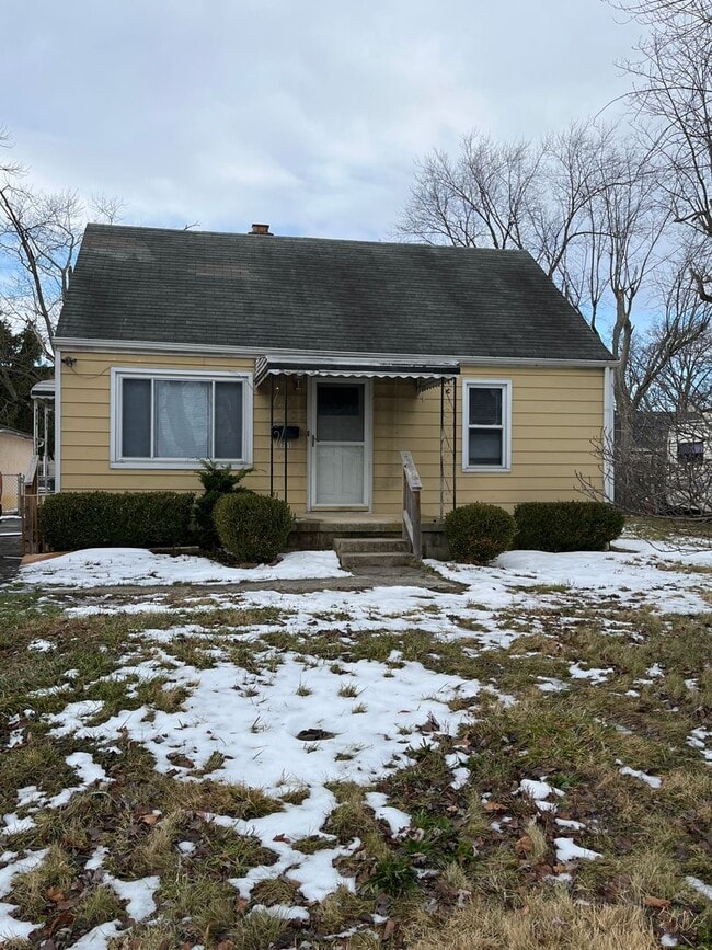 Photo - 4 bedroom 1.5 bathroom single family home