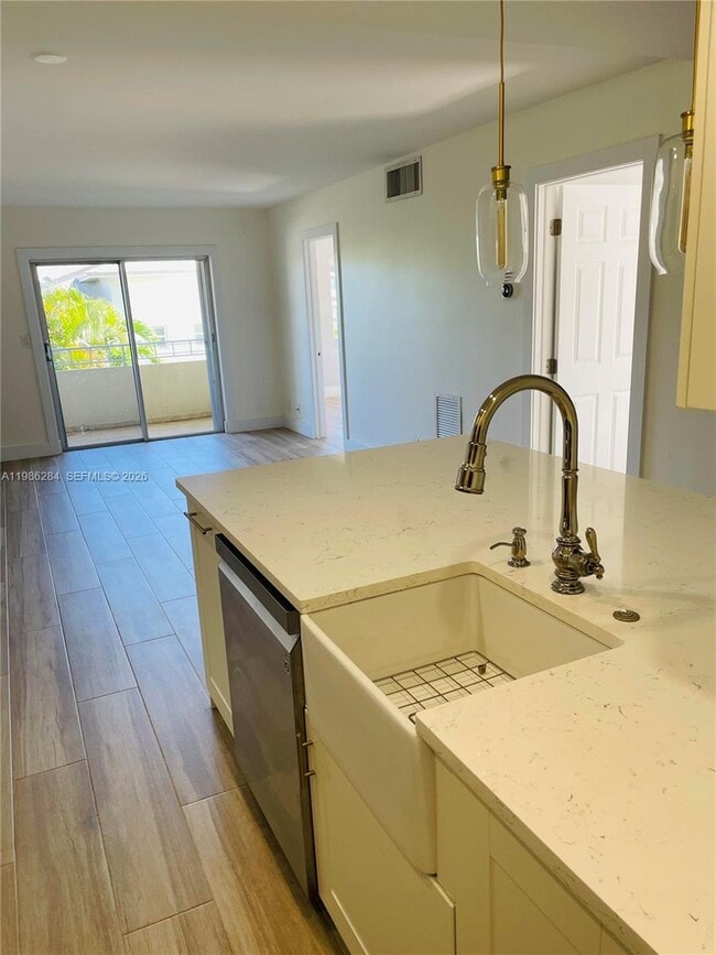 Photo - 900 NE 18th Ave Unit 206