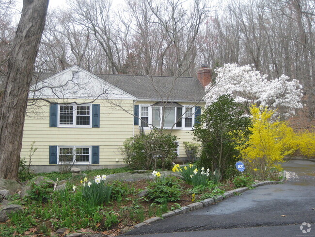 Building Photo - 49 Old Kingdom Rd Rental