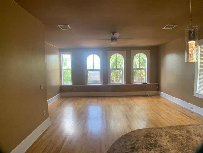 Photo - Charming 2/1 apartment near Ferran Park