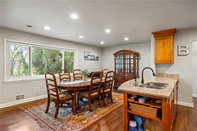 Photo - 2341 Elmwood Cir SE