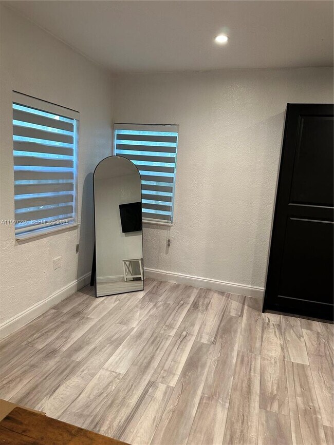 8401 Crespi Blvd Unit 3