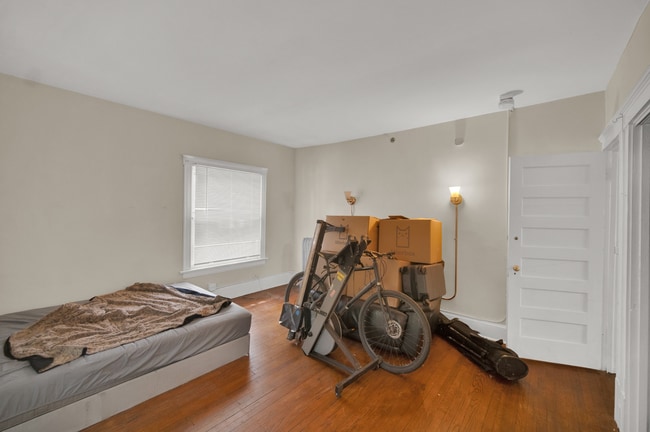 Photo - 12 Bedroom Northwestern House Unit House