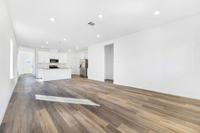 Building Photo - 3930 El Vaquero Ct