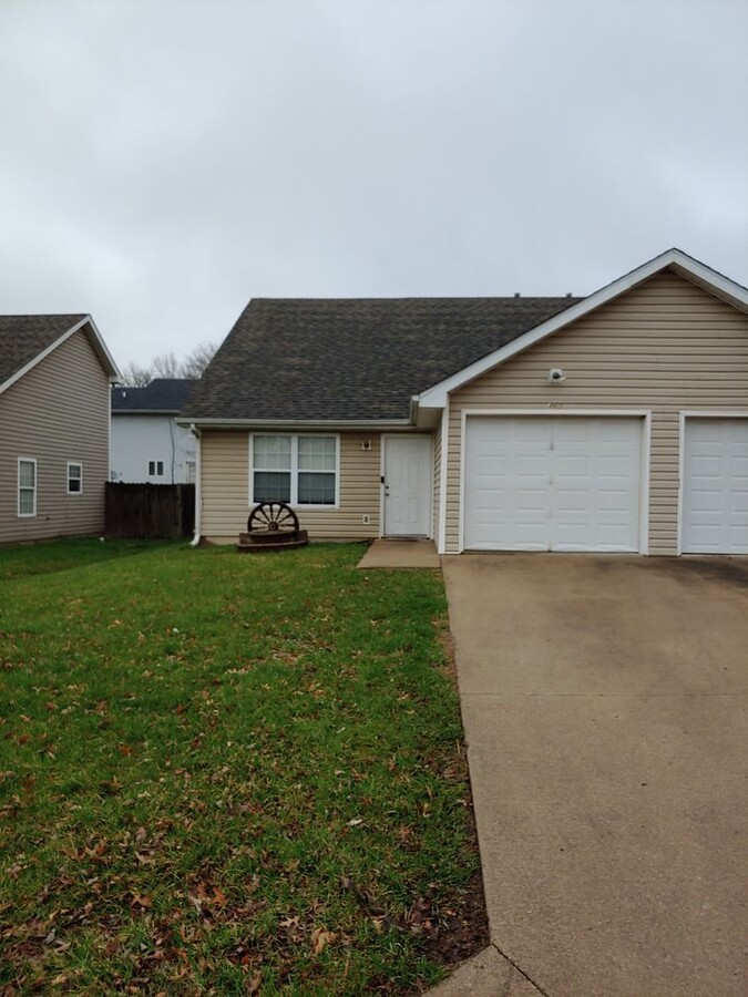 460/462 Chris Dr. - 460/462 Chris Dr. Apartment Unit 462