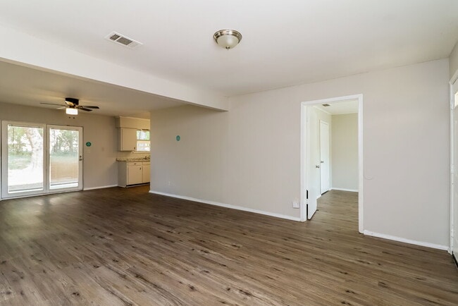 Photo - 516 Elizabeth Ln