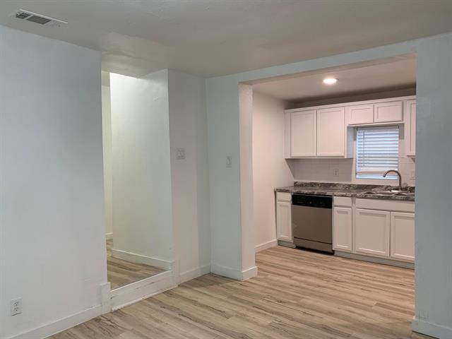 Photo - 1046 W Collins St