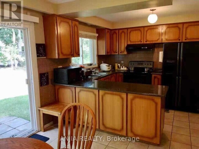 Photo - 158 Kingslake Rd