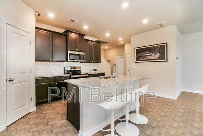 Photo - 1220 Hawthorne Tr