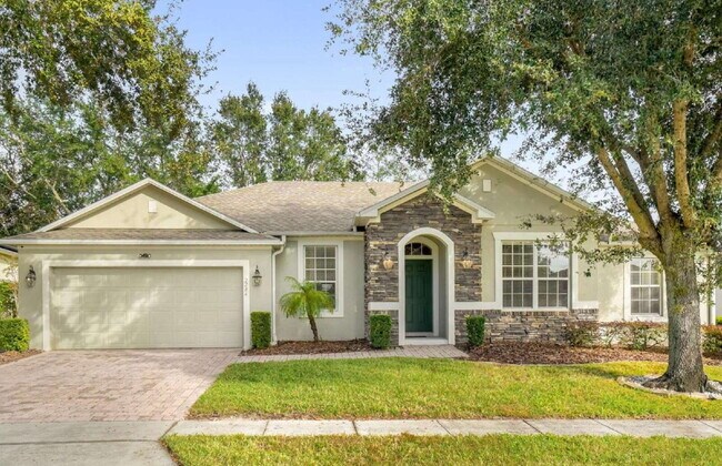 2284 Pickford Cir