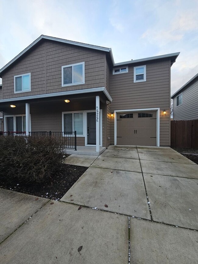 Building Photo - 1803017 Unit 525