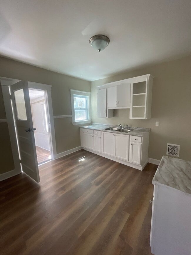 Building Photo - 381 E 152nd St Unit 381 E 152nd St #2, Cleveland, OH 44110 Rental
