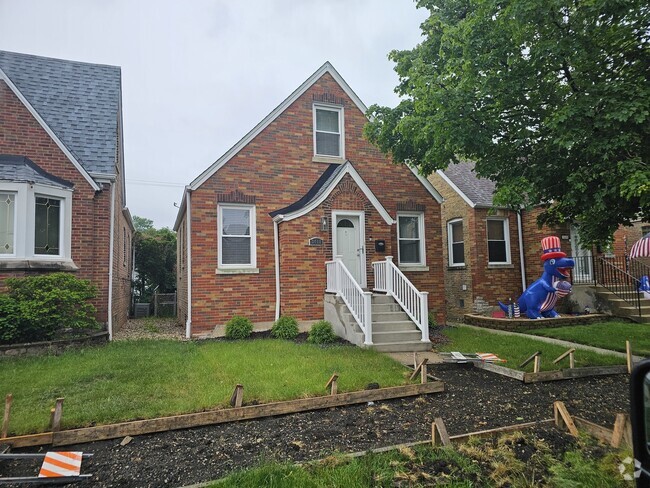 Building Photo - 3418 N Nordica Ave Rental