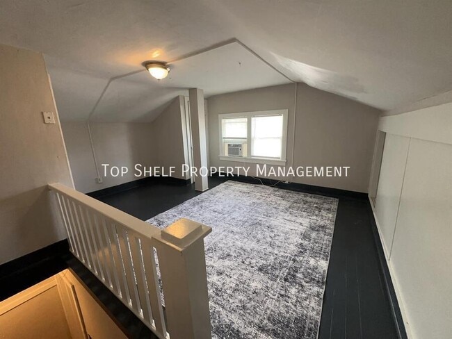 Photo - 1065 42nd St