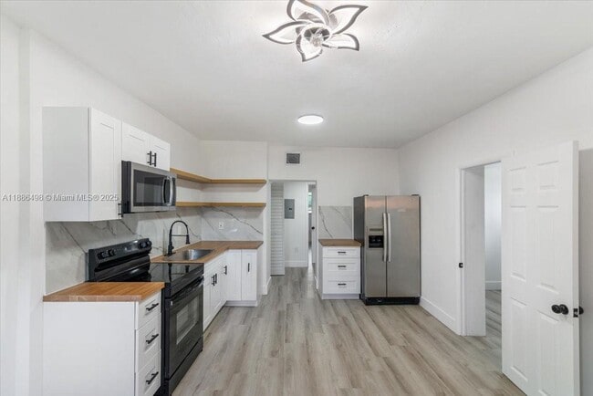 Building Photo - 1120 NW 106th St Unit 1