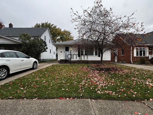 Photo - 2702 Grovewood Ave