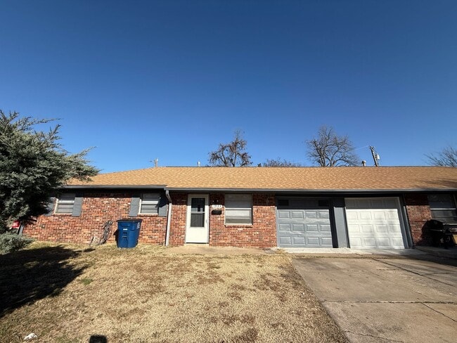 Photo - Tulsa 3 Bedroom 1 Bath Duplex with Fenced private Backyard